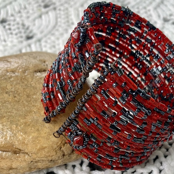 Red and Black Cuff Beaded Metal Bracelet - Picture 6 of 11